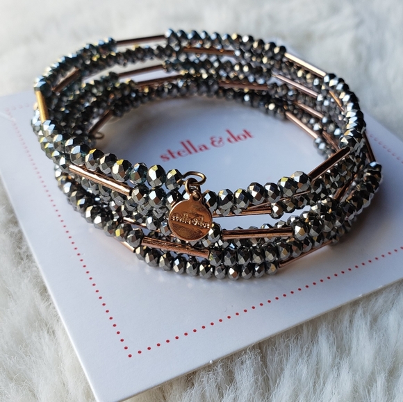 Stella & Dot Sparkly Bardot Spiral Bangle bracelet. Like new with box. - Picture 1 of 7